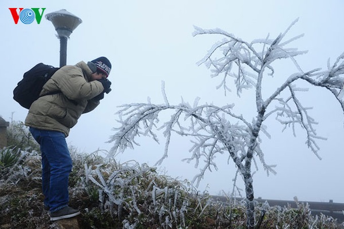 Ice crystallises Mau Son Mountain - 5