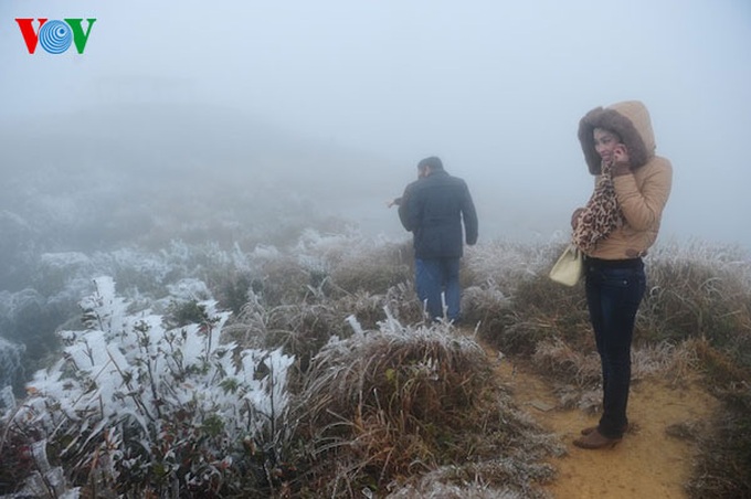 Ice crystallises Mau Son Mountain - 9