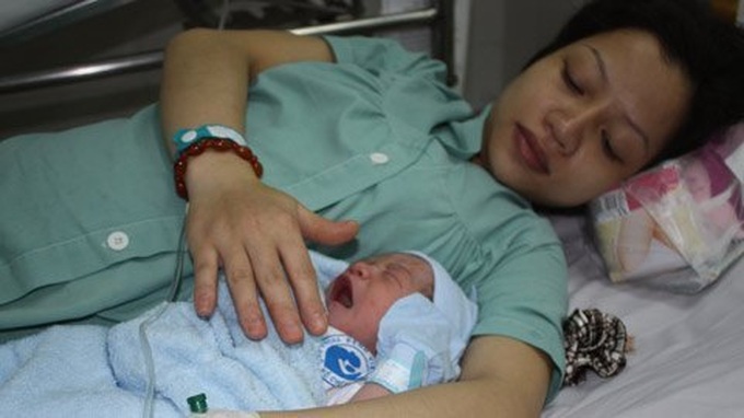 Expectant mothers warned over labour health risks - 1