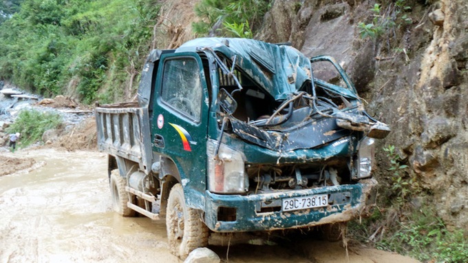 Flood and landslide wrecks Yen Bai - 12