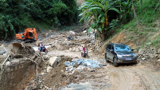 Flood and landslide wrecks Yen Bai - 11