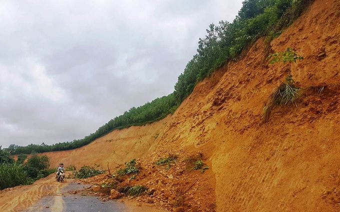 One killed as Ha Tinh ravaged by floods - 3