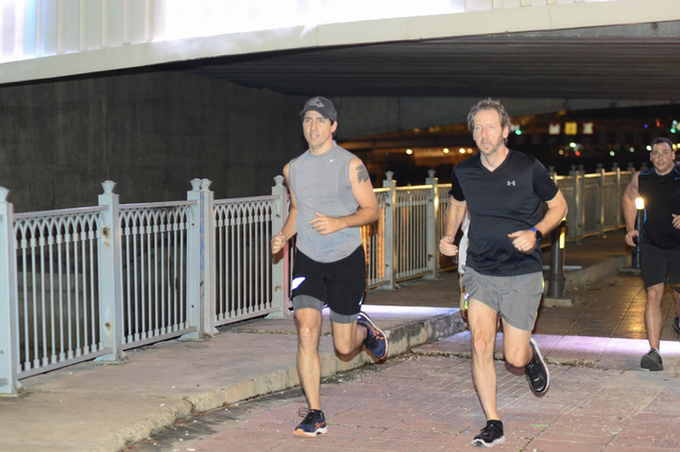 Canadian PM Justin Trudeau jogs along HCM City canal - 2 Canadian PM Justin Trudeau jogs along HCM City canal - 2