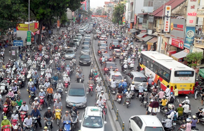Hanoi to change work and school hours to ease traffic - 1