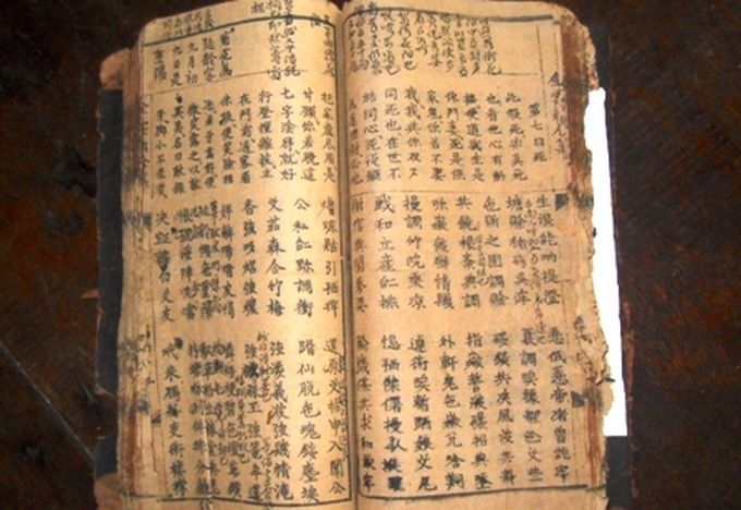 Thanh Hoa old book collection in desperate need of preservation - 4 Thanh Hoa old book collection in desperate need of preservation - 4