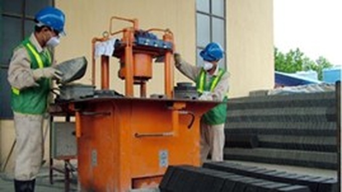 Hanoi runs modern industrial waste incinerator - 1