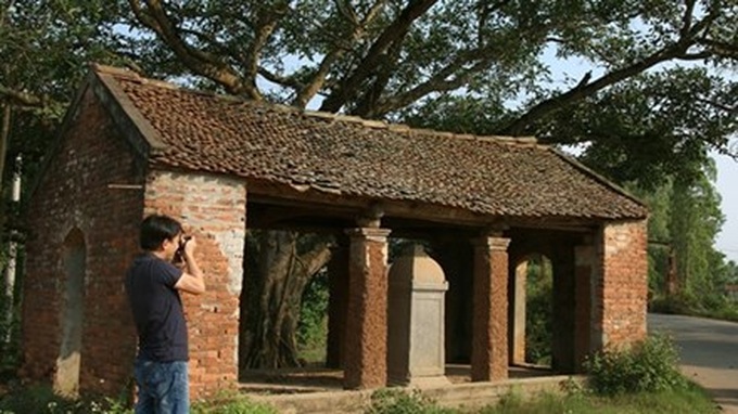 Vietnamese village communal house introduced at exhibition - 1