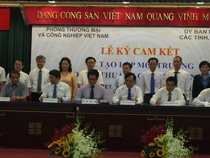 Over 30 provinces pledge favourable conditions for businesses with VCCI - 2