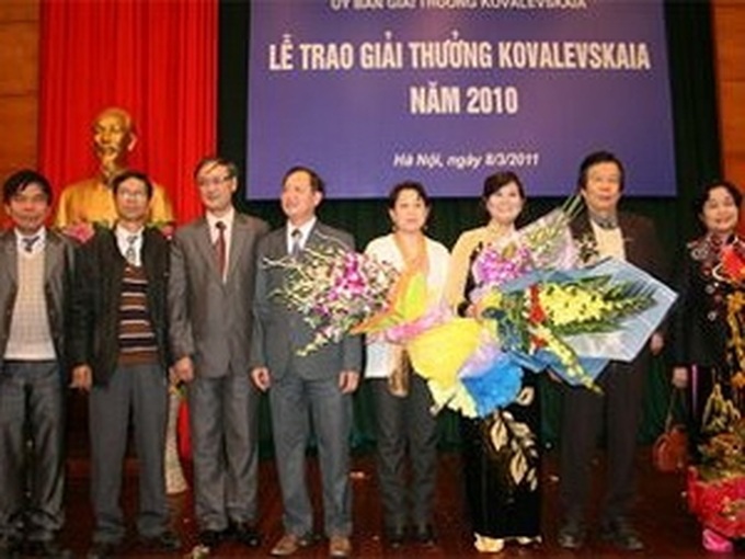 Female scientists receive Kovalevskaya Award - 1