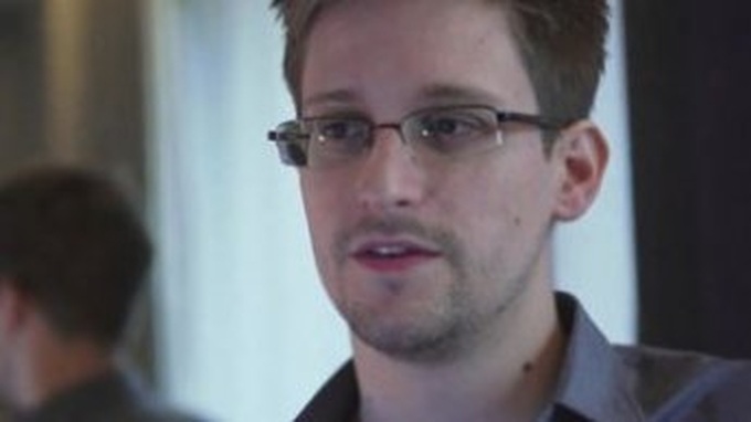 Snowden seeks help from Russia-based rights activists - 1