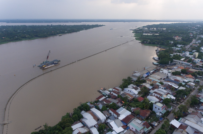 Ministry halts Tien Giang river project - 1