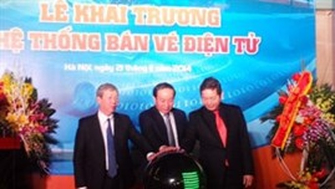 Vietnam Railways launches e-ticket booking system - 1