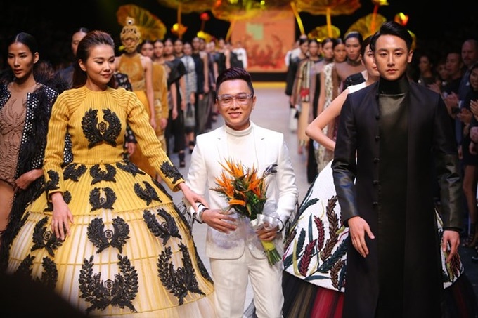 Domestic designers storm Vietnam International Fashion Week - 1