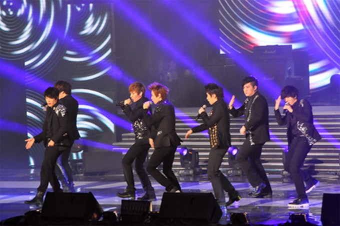 Korean stars play for adoring Vietnamese fans - 5 Korean stars play for adoring Vietnamese fans - 5