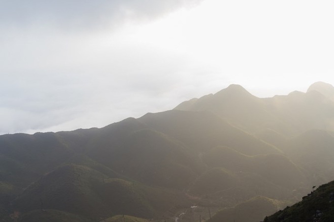 Watching cloud from top of Vietnam’s highest mountain - 12 Watching cloud from top of Vietnam’s highest mountain - 12