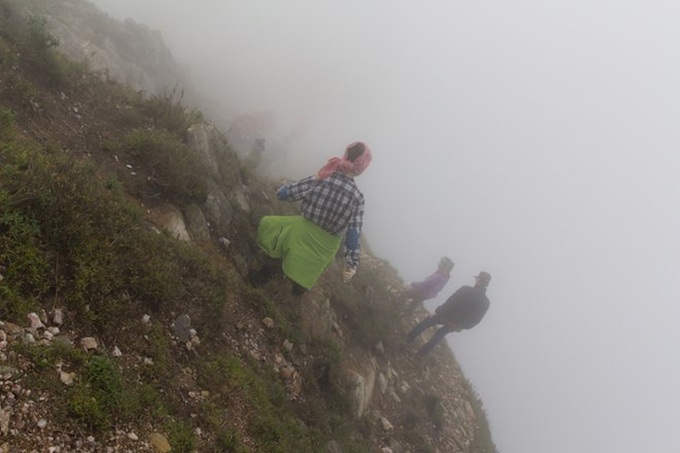 Watching cloud from top of Vietnam’s highest mountain - 15 Watching cloud from top of Vietnam’s highest mountain - 15