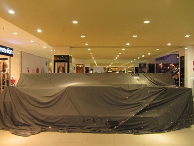 Luxury shops feel economic bite - 2