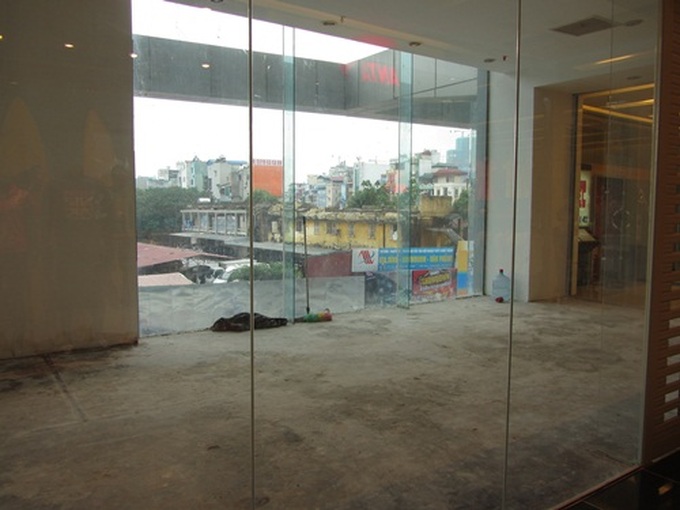 Luxury shops feel economic bite - 4