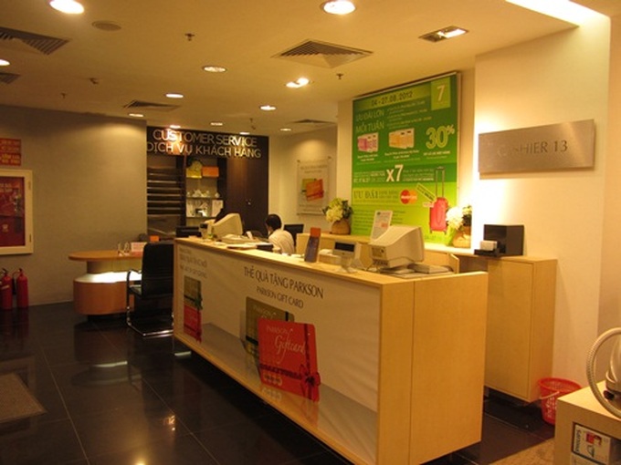 Luxury shops feel economic bite - 10