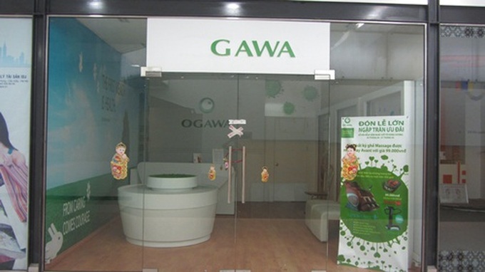 Luxury shops feel economic bite - 6