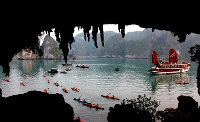 Quang Ninh lifts ban on Ha Long kayaking - 1 Quang Ninh lifts ban on Ha Long kayaking - 1
