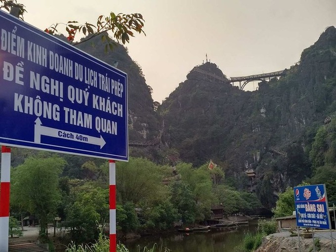 Huge illegal walkway in Trang An removed - 2