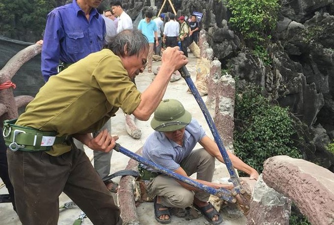 Huge illegal walkway in Trang An removed - 1