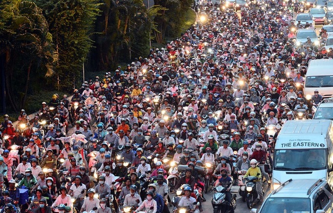 Motorbikes dominate Vietnamese travel - 1