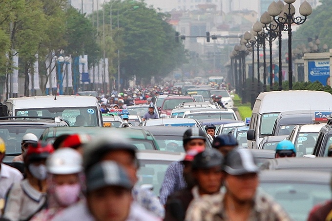 HSBC revises GDP growth downwards - 1