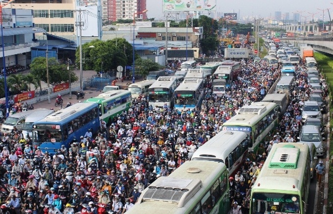 Hanoi to restrict private vehicles - 1