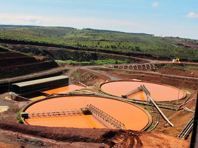 Official wants to push on with controversial bauxite projects - 1