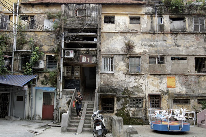 Hanoi’s old apartment buildings face deterioration - 7 Hanoi’s old apartment buildings face deterioration - 7