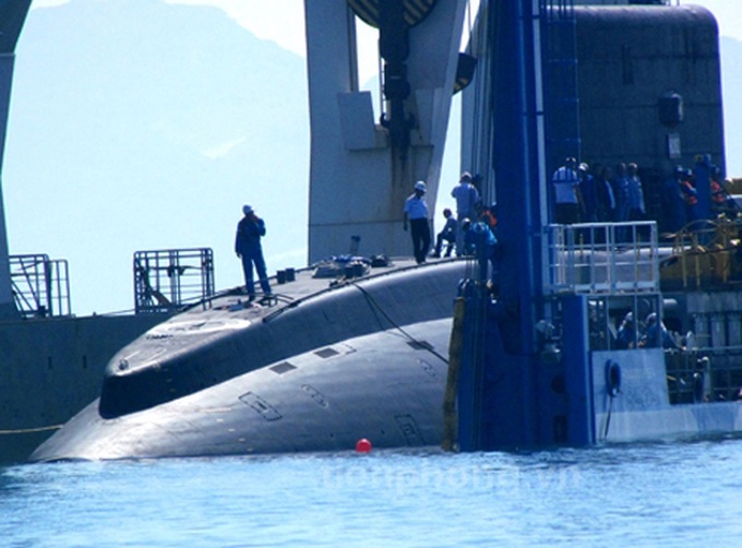 Hanoi Kilo- 636 submarine arrives at Cam Ranh Bay - 1