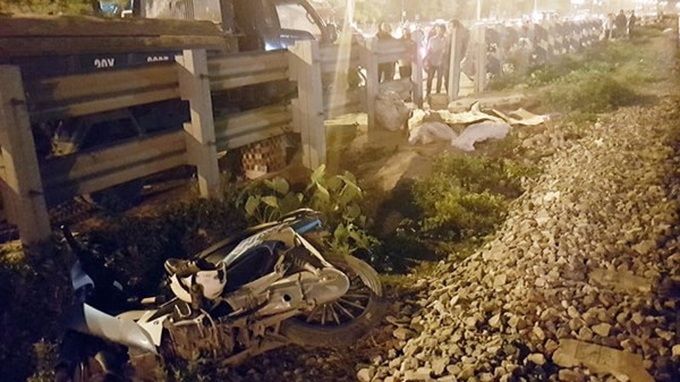 Train-motorbike collision kills 2 - 1