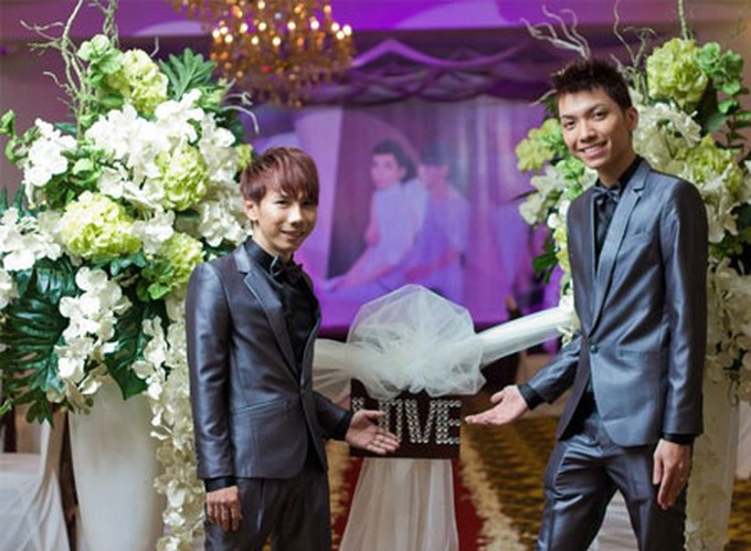 Experts defend same-sex marriage - 1