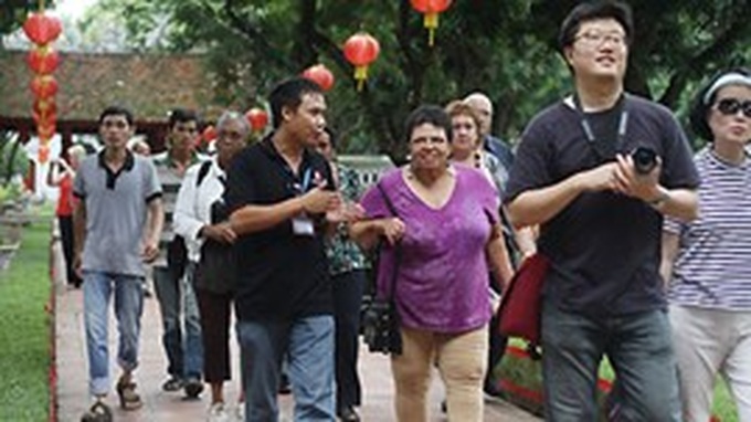 Vietnam earns VND53.5 trillion from tourism services in Q1 - 1