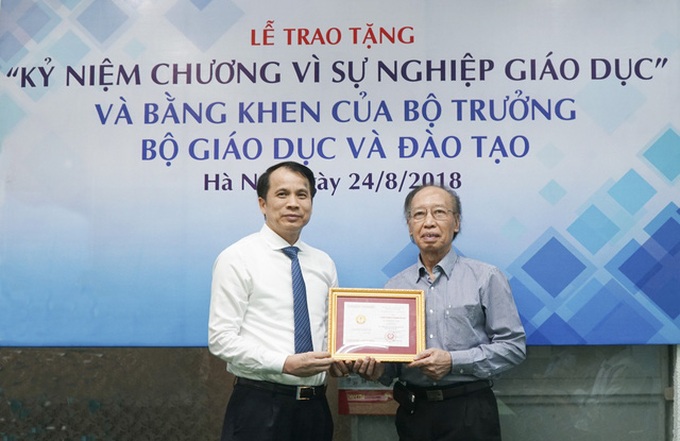Dantri/Dtinews honoured for contributions to education - 1