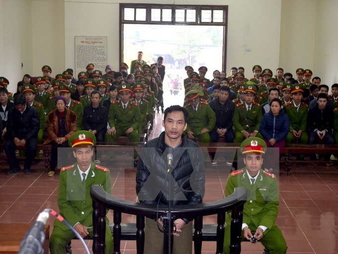 Court sentences eight to death for heroin trafficking - 1