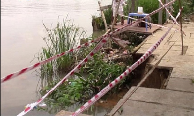 Mass HCMC relocations due to land erosion - 1