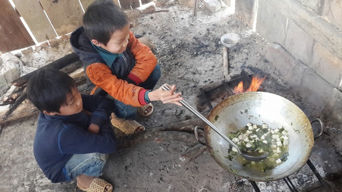 Pupils and teachers struggle to cope with dilapidated classrooms - 5