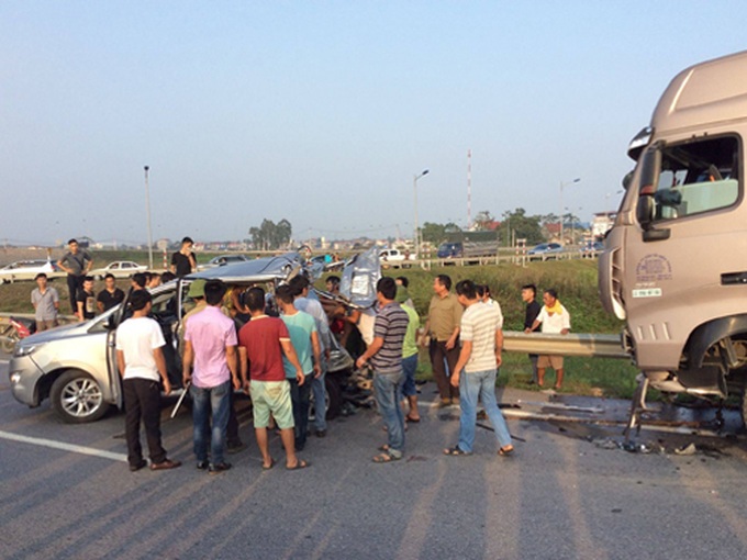 8,600 die in traffic accidents - 1 8,600 die in traffic accidents - 1