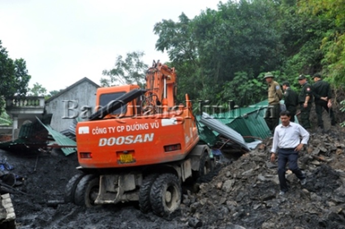 Quang Ninh police seize 24 illegal coal miners - 1 Quang Ninh police seize 24 illegal coal miners - 1