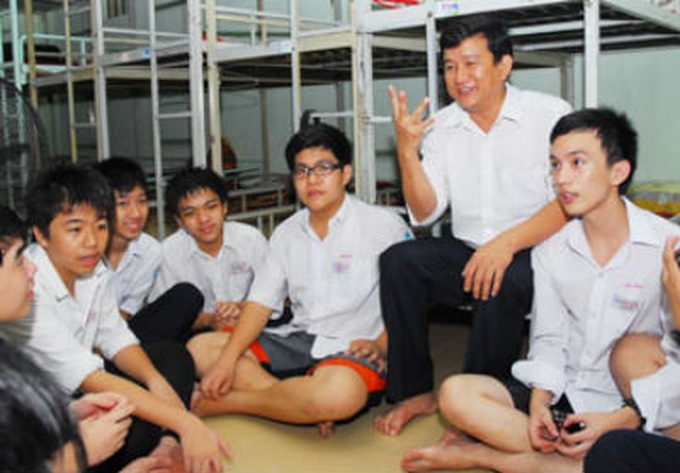 Pupils spiral into debt - 1 Pupils spiral into debt - 1