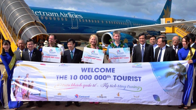 Vietnam welcomes 10 million international arrivals - 1