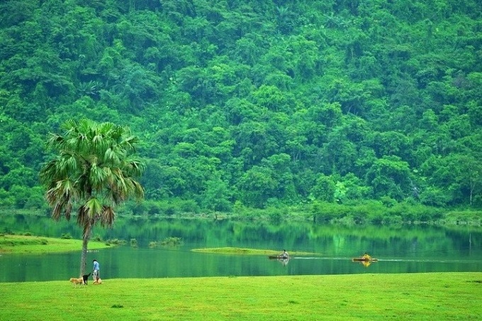 Charming beauty of Noong Lake in Ha Giang - 7