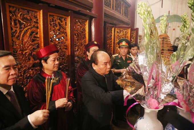 PM offers incense at Hung Kings' Temple - 1 PM offers incense at Hung Kings' Temple - 1