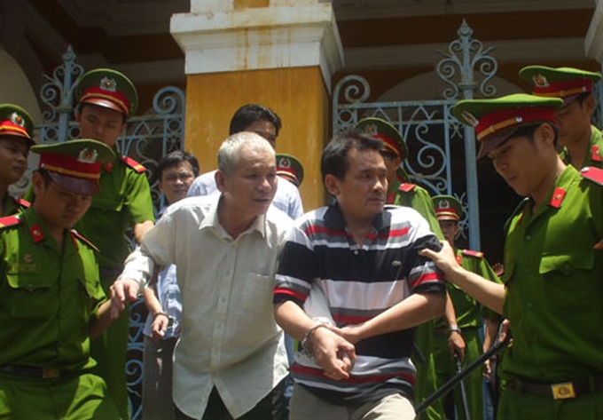 Three sentenced to death for gold robberies and murder - 2