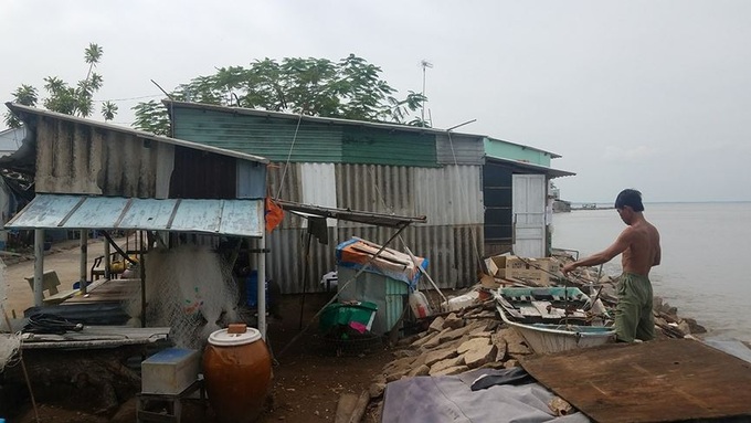 More than 100,000 HCM City households evacuated as typhoon nears - 6