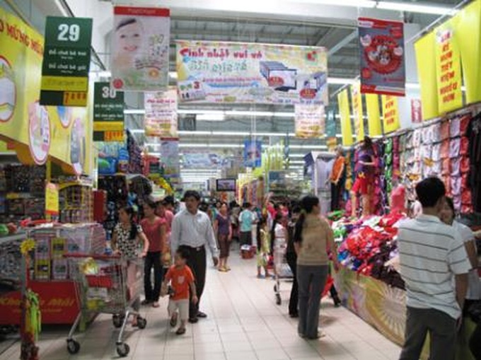 Vietnamese retail brands fight against international giants - 1