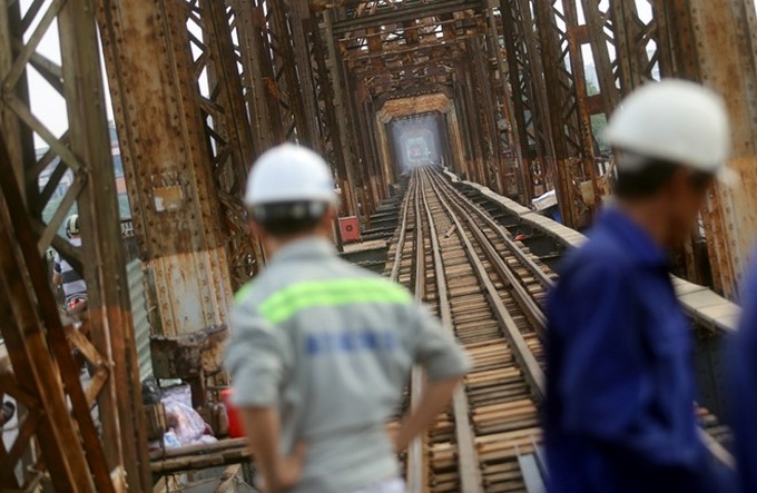 VND300bn to overhaul Long Bien Bridge - 3